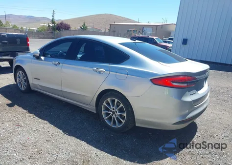 2017 Ford Fusion Se Hybrid z USA, uszkodzony, nr VIN 3FA6P0LU4HR232655